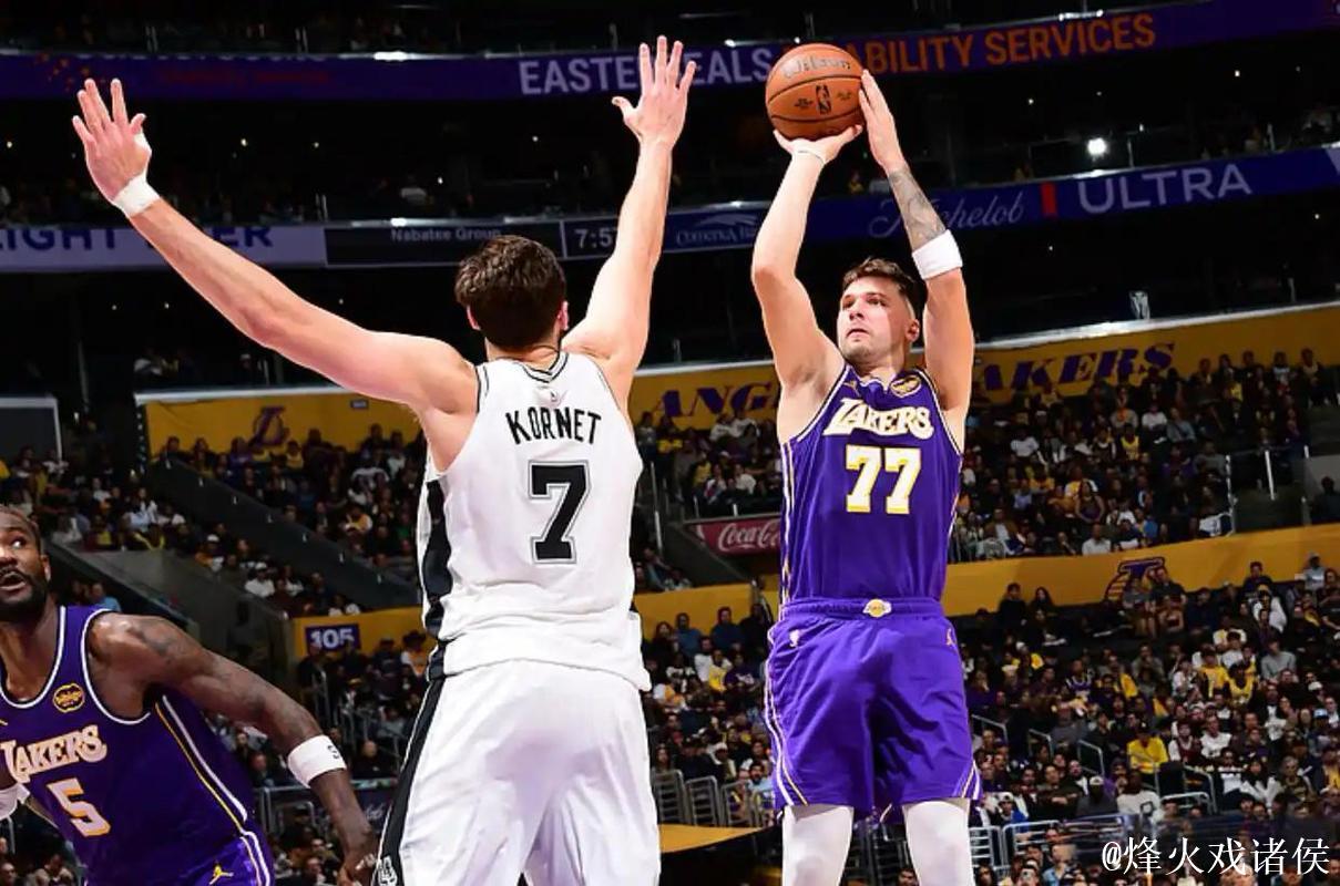 东契奇空砍35分 湖人不敌马刺 东契奇空砍35分 湖人不敌马刺